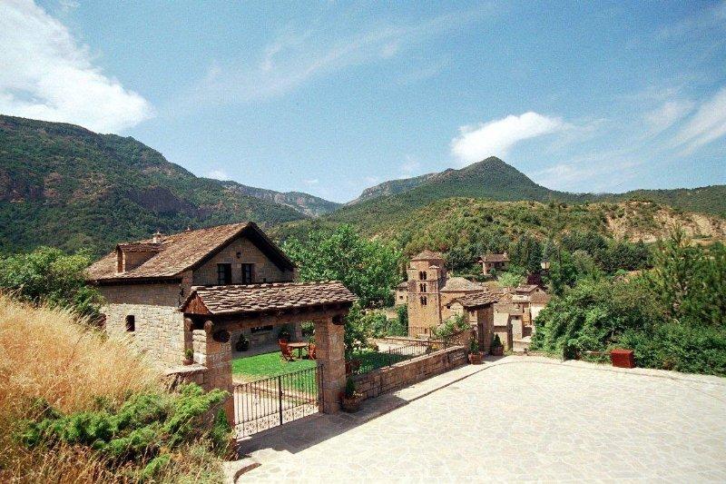 Hotel Rural El Mirador De Los Pirineos Santa Cruz De La Seros Exterior photo
